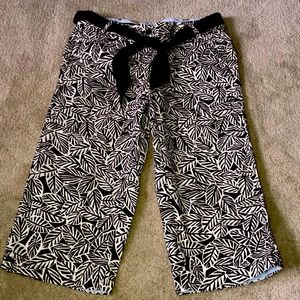 Lands End 12P‎ 12 Petite Capri Crop Pants Leaf Print NWT Cream Brown